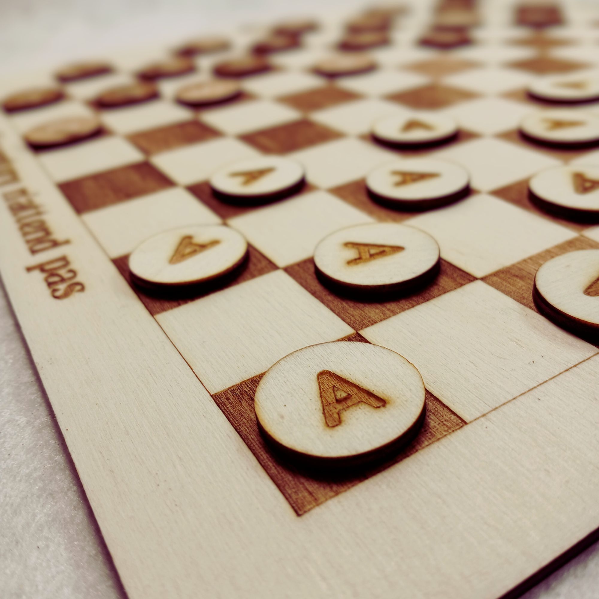 Jeu de dames en bois - image complémentaire