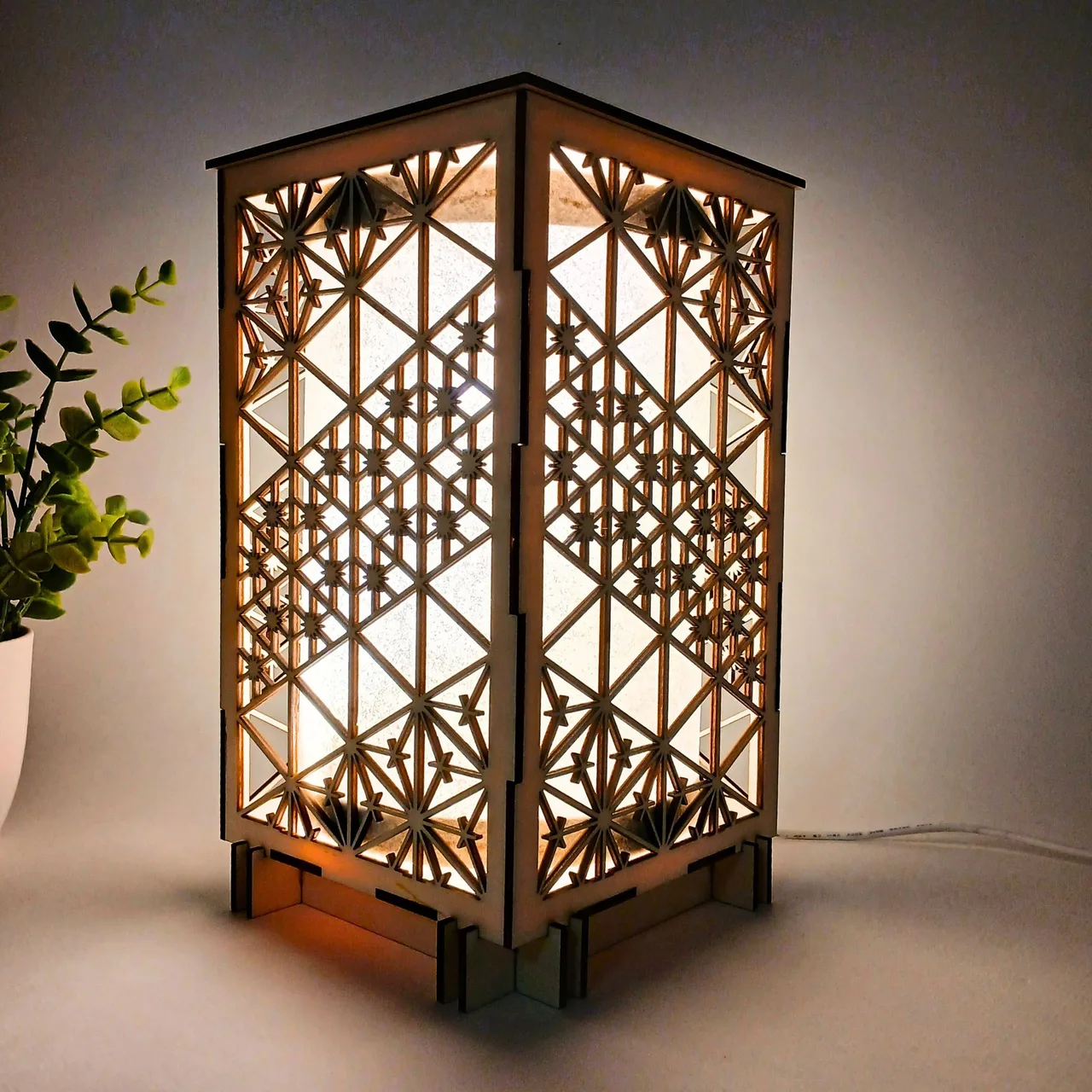 Lampe Kumiko décorative en bois